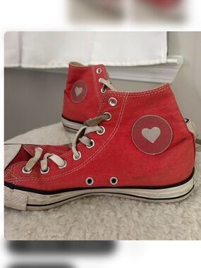 Converse limited edition High-Top Sneakers with Heart Patch